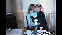 porn возбужденная дама расширяет ноги porn