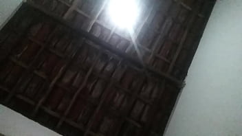 porn возбужденная милфа с большой задницей трахается на мамином диване во время работы по дому porn
