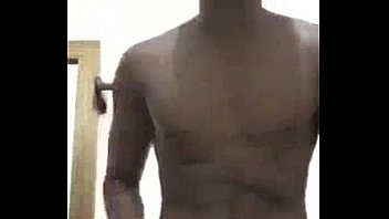 porn 若いロルドが自慢して楽しんでいるxvideoscom porn