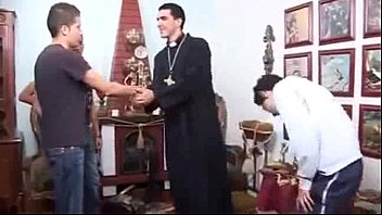 porn священник дает жестко прислужникам алтаря священник трахает мальчиков из алтаря porn