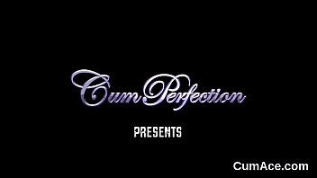 porn острый секскотенок получает выстрел спермы на ее лицо глотая весь сок porn