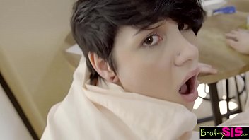 porn bratty sis трахнула мою сводную сестру в постели наших родителей porn