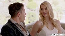 porn vixen модель трахается с агентом чтобы получить то что она хочет porn