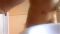 porn мама шанталь прекрасна принимая горячий душ и затем массируя себя кремом я шпионю за ней через замочную скважину porn