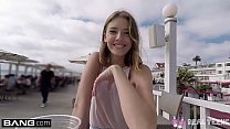 porn настоящие тинки тинка играет с киской на публике в видео от первого лица porn