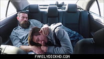 porn сводный сынтвинк и его отчим трахаются на заднем сиденье своей машины во время практики вождения porn