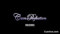 porn необычная милашка получает камшот на ее лицо поедая весь сок porn