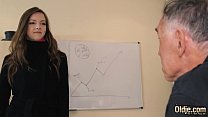 porn шлюховатая тинка принимает сперму на свой язык и глотает ее после жесткого траха с пожилым парнем porn