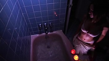 porn полуночный час ли мартина прошлой ночью сегодня и завтра ванна для девочек в сексуальном нижнем белье porn