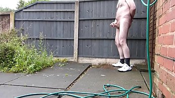 porn мокрый дрочить в саду было так шумно что я испугался соседи могут услышать porn