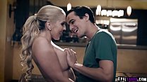 porn кристи стивенс заметила что ее пасынок требует ее внимания поэтому он трахает ее и папа увидел их и решил porn