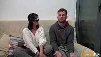 porn парень из испанского телешоу думает что может заработать больше сверля киску porn