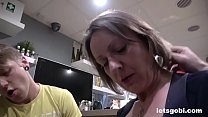 porn 継母は私たちにbiの方法を教えてくれました porn