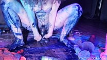 porn 放荡的母狗乱搞自己与猫和驴子不同的玩具 porn