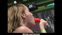 porn отсасывая симпатичную 24летнюю с трахом в лицо и большой порцией спермы на моем лице и во рту porn