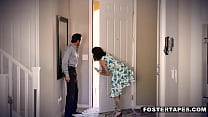 porn миниатюрная молодая женщина фостер падчерица ария ли втроем с новой милфой с большими сиськами фостер мачехой porn