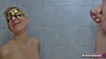 porn 귀여운 소녀에 대한 오줌과 입으로 트리플 오줌 슬로우 모션 이상의 porn