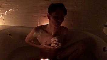 porn пасынок принимает ванну и папа не могли бы вы мне помочь большой член милый мальчик худощавый porn