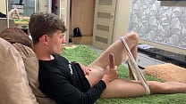 porn просто расслабься и ляг со мной мальчик поглаживание дрочу большой член porn
