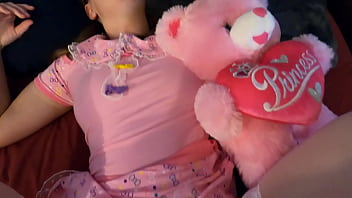 porn падчерица лежит с папой в его постели и случайно трахается и наполняется кремпаем porn