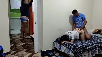 porn мой сосед и я трахаемся тайком от моей жены рогоносца она убирает и мы делаем это так чтобы она нас не видела как porn