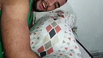 porn 私の夫が仕事から帰ってきたとき彼は温かい夕食を食べるために走ります porn