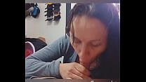 porn моя соседка по комнате выходит из душа и делает мне минет пока я не кончу она испытает оргазм пока она меня сосит porn