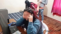 porn моя жена разговаривает по телефону пока я ем ее лучшую подругу чем больше она отвлекается тем богаче я трахаюсь с porn