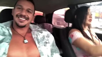 porn я попросил убер водитель дал мне мягкое я съел ее в машине и я кончил ей в рот она все еще смеялась с хреном во рту porn