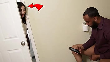 porn падчерица проснулась посреди ночи и застукала отчима за просмотром порно фильм целиком на freetaboonet porn
