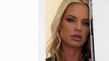 porn похотливая мачеха не смогла совладать с собой и наблюдает как ее падчерица трахается в соседней комнате полный porn