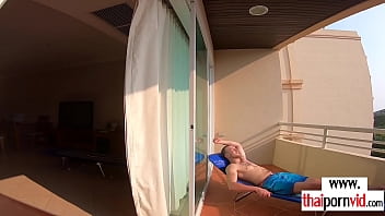 porn thaipornvidcom миниатюрная тайская молодая женщинанимфоманка черри скачет на большом белом члене на улице porn