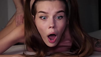 porn omg私のお尻はきつすぎるかわいい18歳の若い女性は痛みを伴うアナルファック中に苦労しますalinafoxxx porn