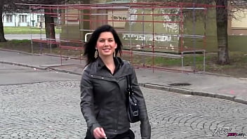 porn sandra показывает горячее публичное сосание хуя и камшот на лицо в видео от первого лица porn