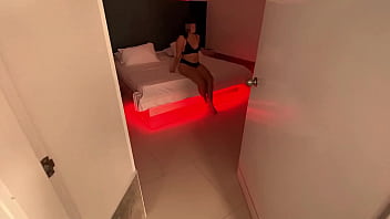 porn молодая пара трахается без презерватива в номере отеля девушка очень сексуальная и ее задница влюбляется porn