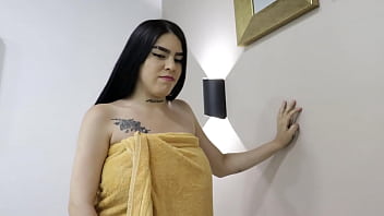 porn моя грудистая мачеха сказала мне больше не играть на мобильном она случайно показала мне свои сиськи они такие porn