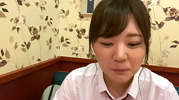porn 밝고 귀여운 십대 삼촌은 에로틱 한 것을 좋아하는 음란 한 소녀입니다 그녀는 남자와 섹스를 상상할 때 전기 마사지 기계로 자위합니다 코스프레 제복을 입은 아름다운 소녀가 질내 사정되었습니다작은 보지힘 porn