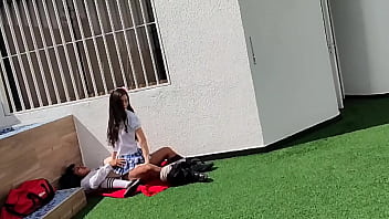 porn молодые школьники занимаются сексом на школьной террасе и попали на камеру наблюдения porn