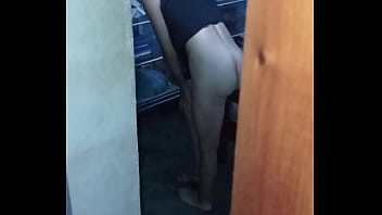 porn трахая сотрудницу сервиса я подсмотрел за ней пока она одевалась и она меня обнаружила и мне пришлось ее трахнуть porn