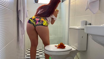 porn эта горничная очень непослушная она пришла в этих шортах чтобы подразнить меня меня возбудила ее задница ее porn