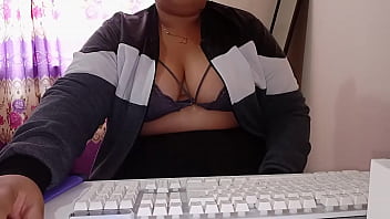 porn сегодня на моей новой работе моя начальница которая очень горяча заставляет меня работать без одежды потому что porn