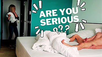 porn дик флэш горничная отеля была в шоке когда увидела как я мастурбирую во время уборки номера но решила помочь мне porn