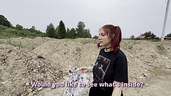 porn горячая незнакомка заблудилась в лесу я трахаю ее киску пока она этого не замечает делая вид что помогаю porn