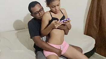 porn мой сводный брат учит меня играть на мобильном телефоне вставляя в меня свой огромный член porn