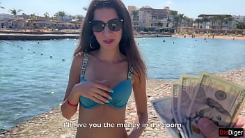 porn шлюшка согласилась пройтись с спермой на лице за деньги в отеле полном людей cumwalk porn