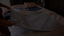 porn я вижу что моя сводная сестра наводит порядок в постели но мы все портим трахаясь porn