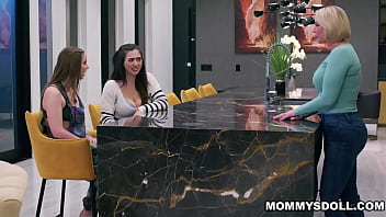 porn падчерицы лэйни грей и хлоя сюрреал одолевают свою мачеху мелани монро заставляя ее согласиться на секс втроем porn