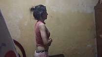 porn я смотрел как сотрудница сервиса переодевалась и она пошла спать я зашёл к ней в комнату и трахнул её porn