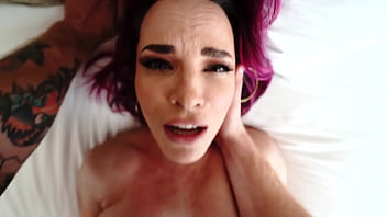 porn моя горячая мачеха пробирается в мой гостиничный номер чтобы трахнуть меня porn