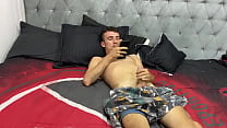 porn я вижу как мой отчим мастурбирует и помогаю ему кончить мне на лицо ртом porn